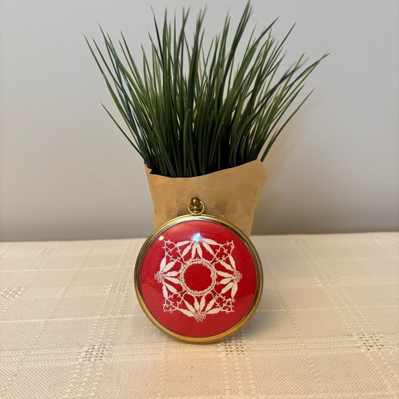 Vintage Peter Bates Flowers in Cameo Miniature Ornament - Picture 2 of 4